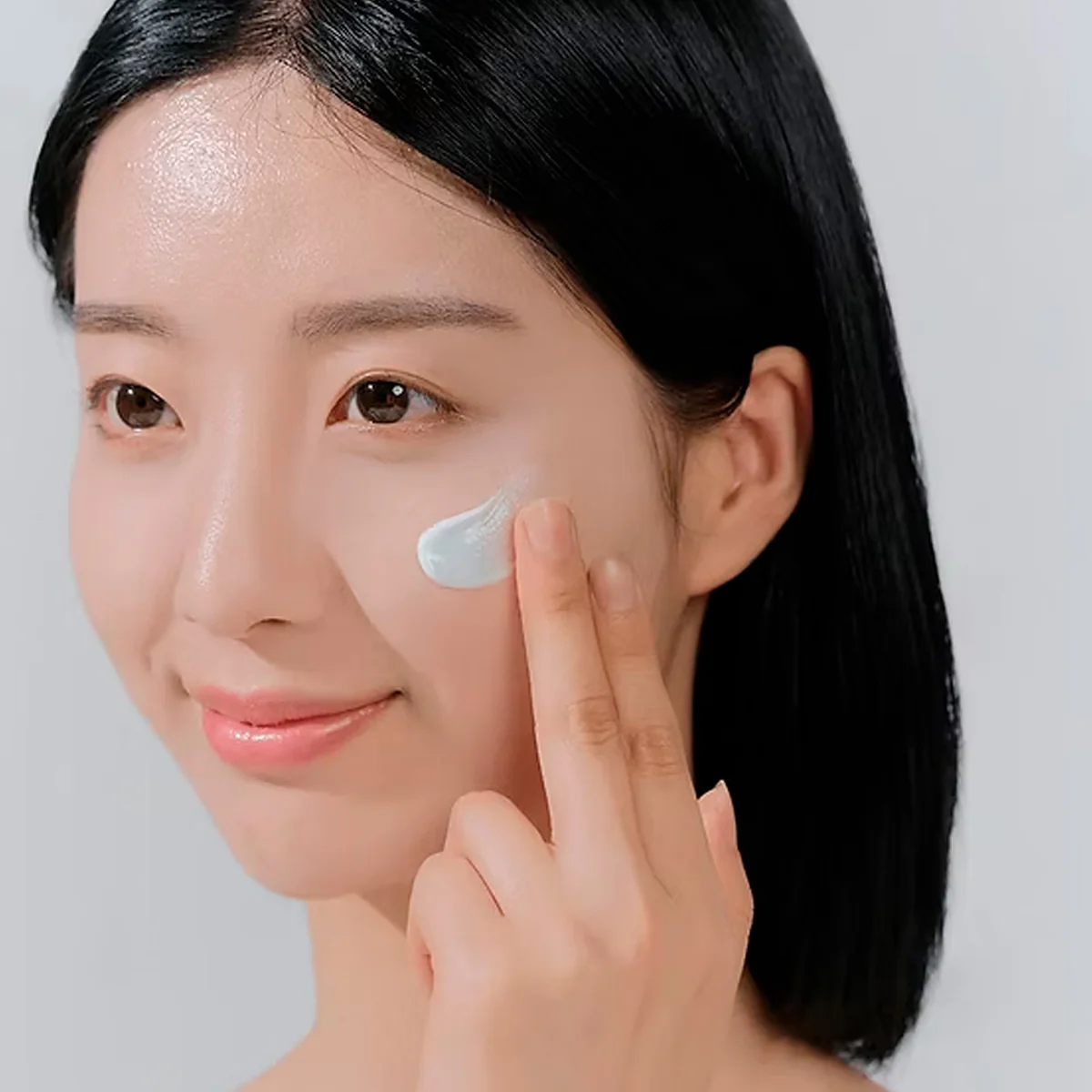 Skin1004 - Protector Madagascar Centella Hyalu-Cica Water-Fit Sun Serum 15ml - Image 2