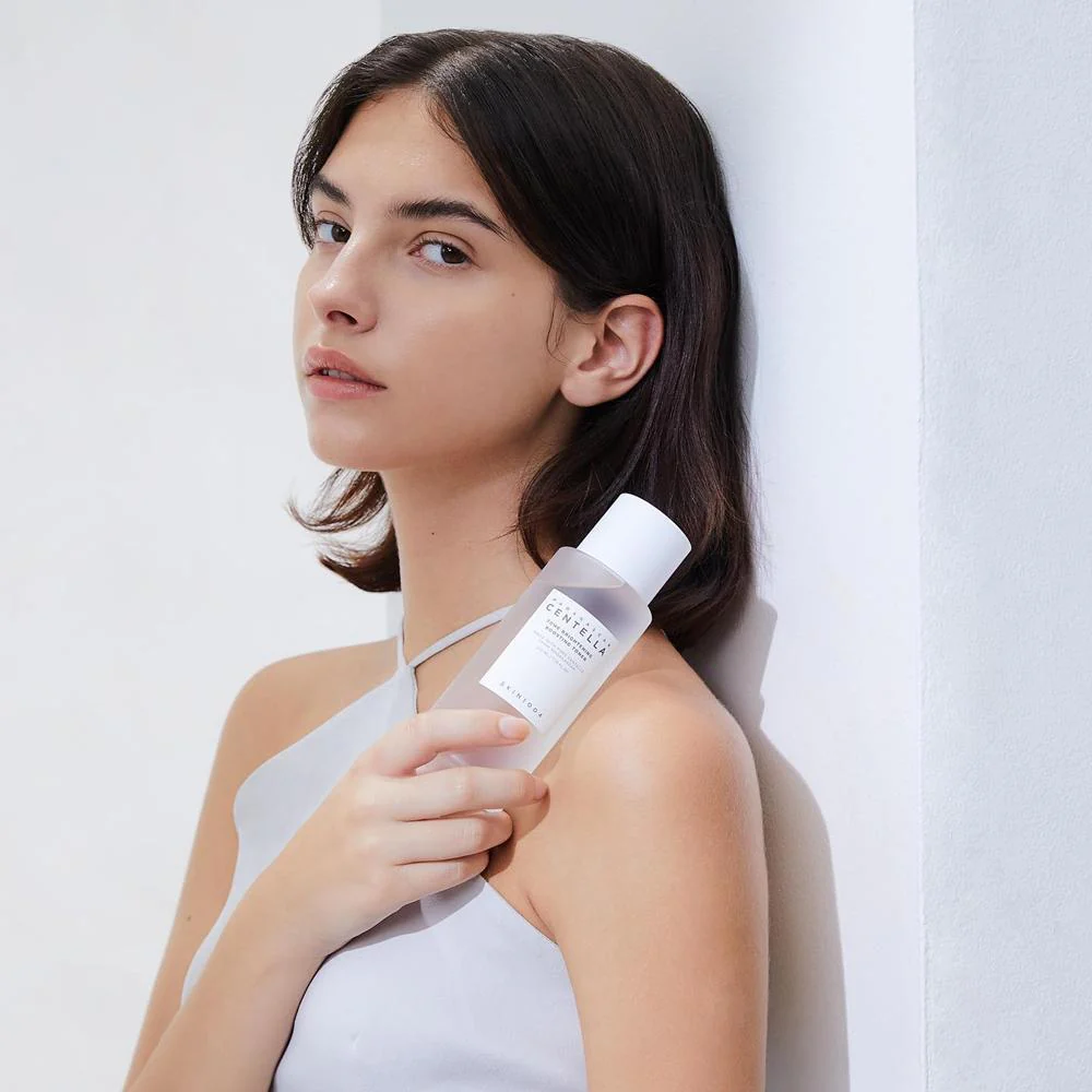 Tonico Centella Brightening Boosting Toner 210ml SKIN1004 - Image 4